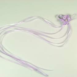 Lila corsage met lint