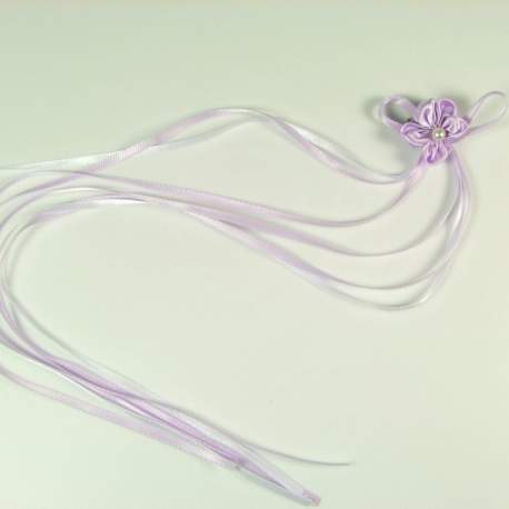 Lila corsage met lint