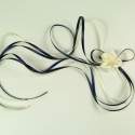 Blauwe corsage met linten