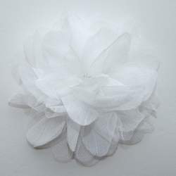 Corsage, bloem van tule en taft ivoorkleur