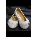 Ivoor kleurige ballerina met organza bloem