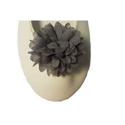 Schoen clip bloem licht grijs