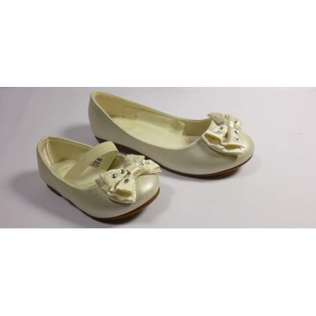 Bruidsmeisjes schoen met een strikje met strass