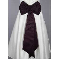 Satijnen band met strik aubergine kleur