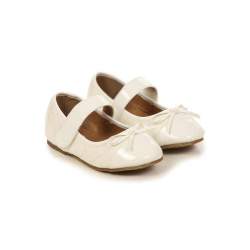 Glanzende ivoorkleurige ballerina