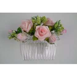 Kam met roze bloemen en groene blaadjes